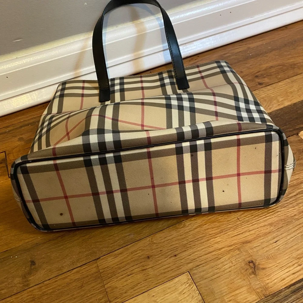 Burberry tote bag. - Picture 7 of 9